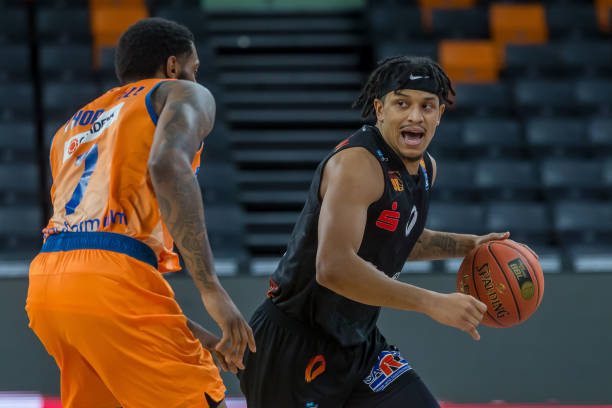 完成了惊世 完成了惊世